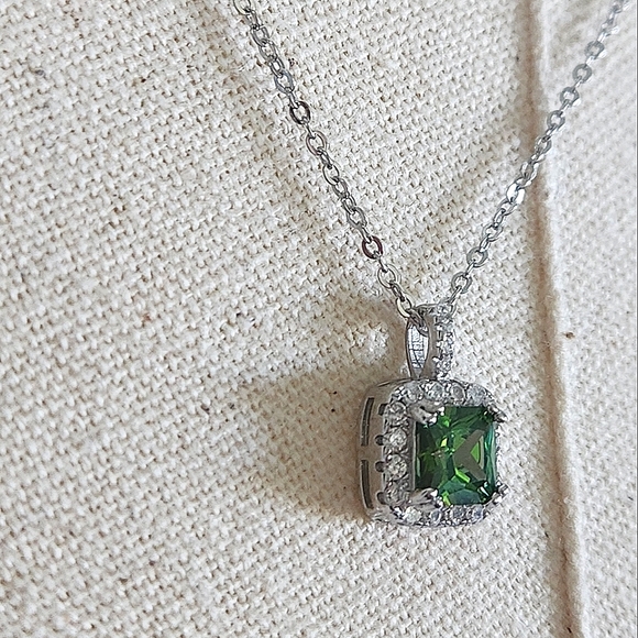 NWT Ryze Shamrock Green & White Cubic Zirconia .925 Sterling Silver 18" Necklace - Picture 5 of 10